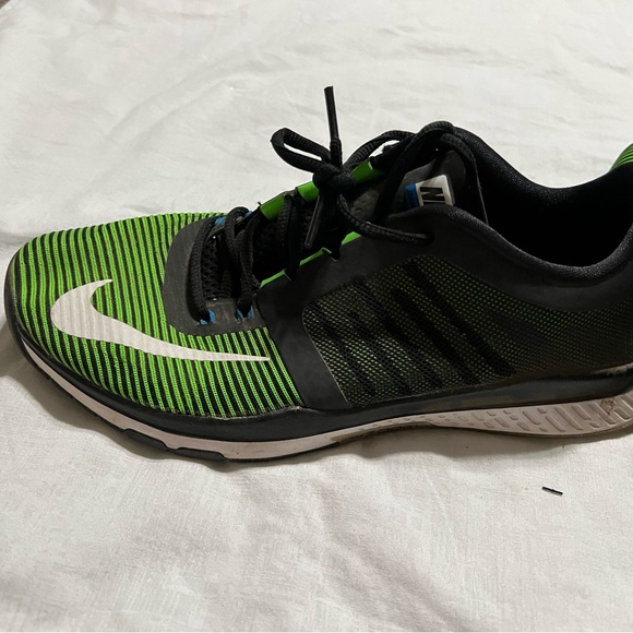 Men’s 8.5 Nike Shoes - Picture 2 of 5